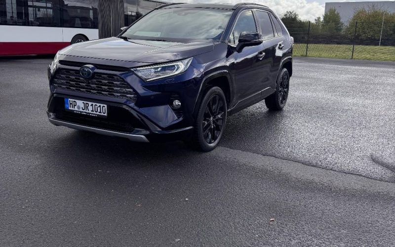 2021er Toyota RAV4, Nagoyablau metallic / Schwarz